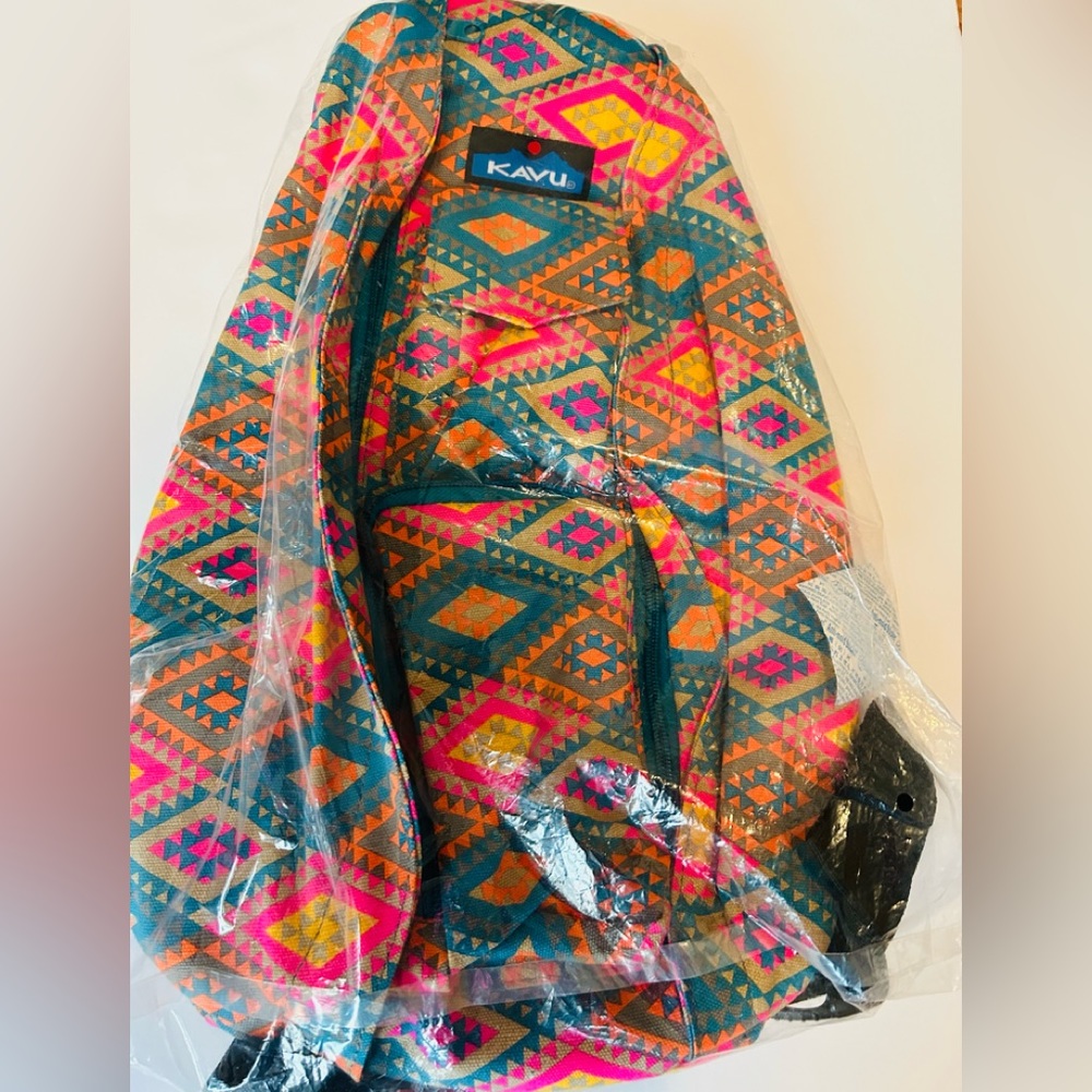 STILL IN THE BAG KAVU (NWT) RHUMBUS RUG SLING BAG